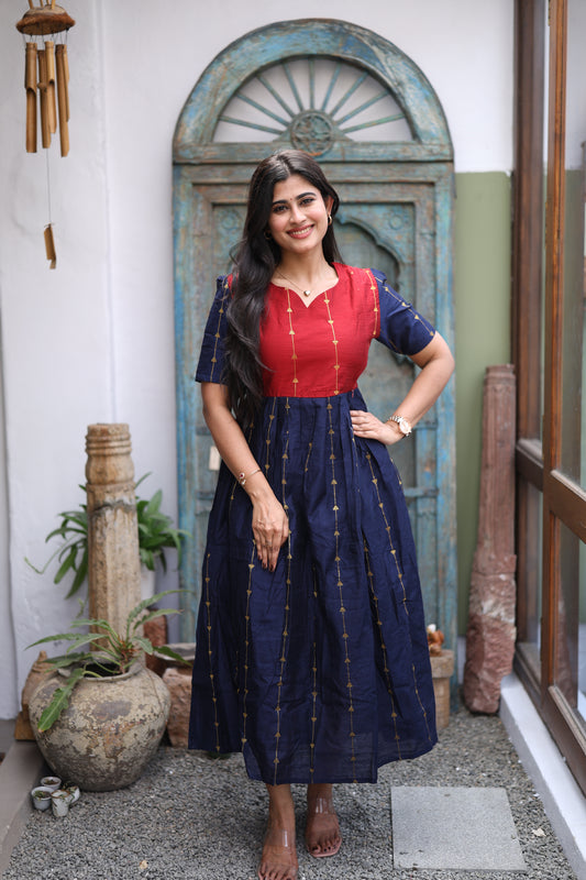 Premium Ethnic Raw Silk Butta Maxi-Feeding(With Lining)