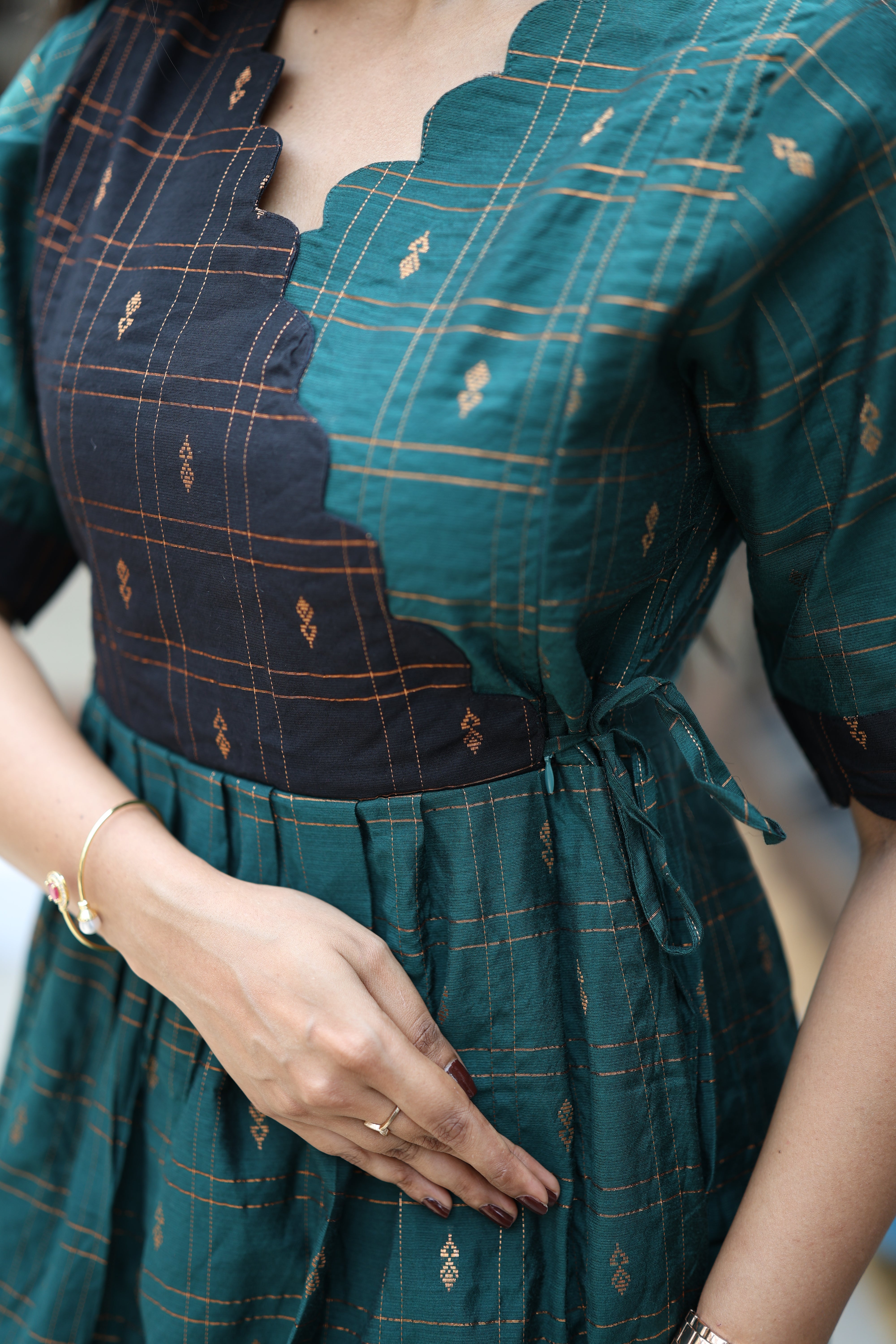 Premium Ethnic Raw Silk Scallop Maxi-Feeding(With Lining)